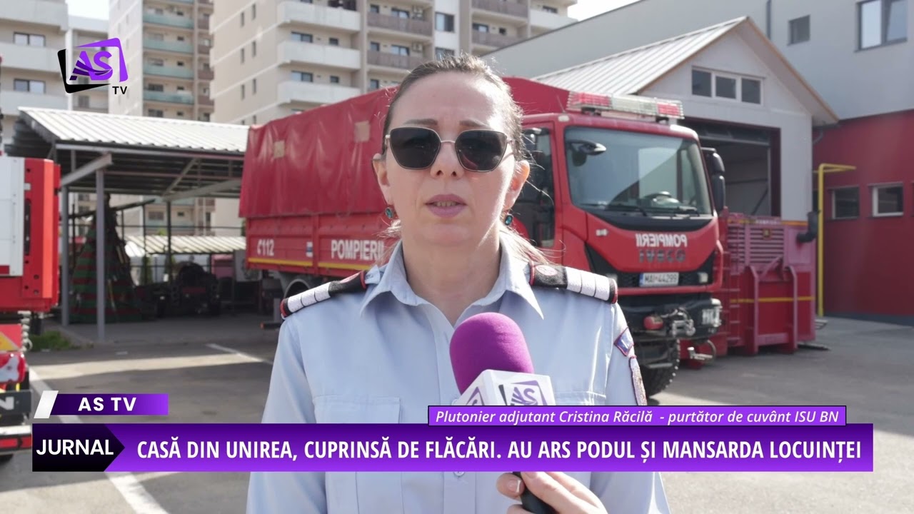 Casă din Unirea, cuprinsă de flăcări. Au ars podul și mansarda locuinței